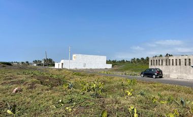 LOTE A PIE DE PLAYA EN CUYUTLAN