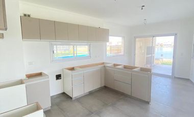 CASA EN VENTA EN EL CANTON - MAROTO PROPIEDADES