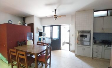 Casa en  venta - 3 dormitorios - 2 baños- jardin - cochera cubierta - galpon -