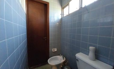 Casa en  venta - 3 dormitorios - 2 baños- jardin - cochera cubierta - galpon -