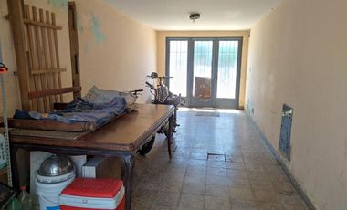Casa en  venta - 3 dormitorios - 2 baños- jardin - cochera cubierta - galpon -