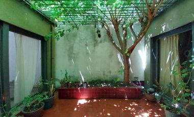 Casa en  venta - 3 dormitorios - 2 baños- jardin - cochera cubierta - galpon -