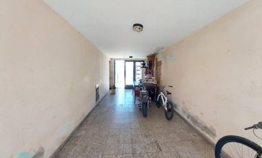 Casa en  venta - 3 dormitorios - 2 baños- jardin - cochera cubierta - galpon -
