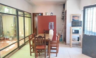 Casa en  venta - 3 dormitorios - 2 baños- jardin - cochera cubierta - galpon -