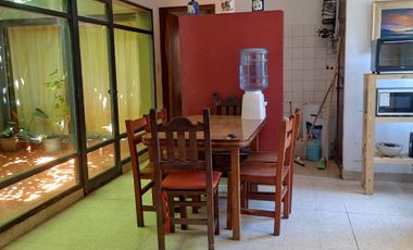 Casa en  venta - 3 dormitorios - 2 baños- jardin - cochera cubierta - galpon -