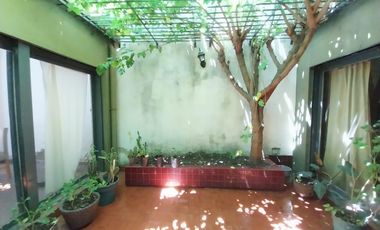 Casa en  venta - 3 dormitorios - 2 baños- jardin - cochera cubierta - galpon -