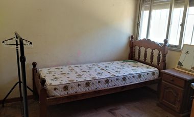 Casa en  venta - 3 dormitorios - 2 baños- jardin - cochera cubierta - galpon -