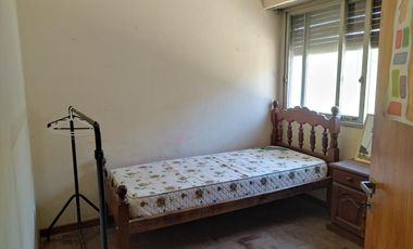 Casa en  venta - 3 dormitorios - 2 baños- jardin - cochera cubierta - galpon -