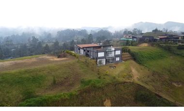 Casa campestre de lujo en exclusiva parcelación – El Retiro, Antioquia