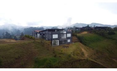 Casa campestre de lujo en exclusiva parcelación – El Retiro, Antioquia