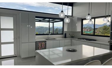 Casa campestre de lujo en exclusiva parcelación – El Retiro, Antioquia