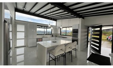 Casa campestre de lujo en exclusiva parcelación – El Retiro, Antioquia