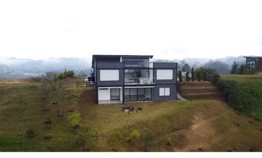 Casa campestre de lujo en exclusiva parcelación – El Retiro, Antioquia