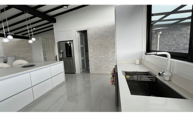 Casa campestre de lujo en exclusiva parcelación – El Retiro, Antioquia