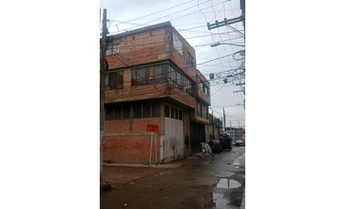 VENTA DE CASA BODEGA ESQUINERA  PORTAL AMERICAS VILLA LA LOMA