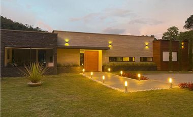 Venta de Casa Campestre en EL Retiro sector Piccolo