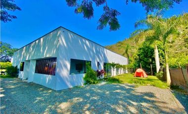 Vendo hermosa finca en unidad cerrada Sopetran