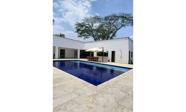 Vendo hermosa finca en unidad cerrada Sopetran