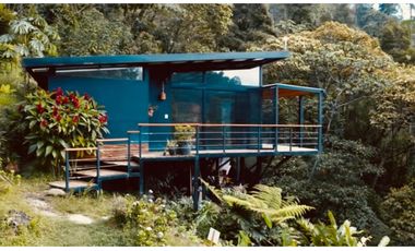 CASA CON LOTE A LA VENTA EN CALDAS