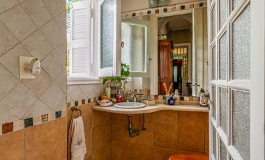 EXCELENTE CASA DE ESTILO - VENTA - 6 AMB - SUITE - PATIO - PARRILLA - BELGRANO R