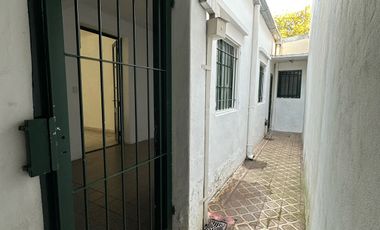 Casa 4 ambientes + local en Victoria, calle constitucion