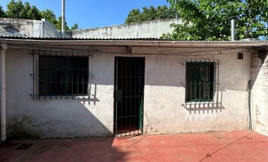 Casa 4 ambientes + local en Victoria, calle constitucion