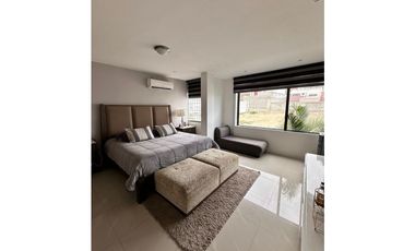 Casa en venta Urbanizacion Altos de Manta Beach.