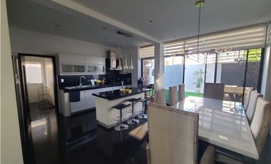 Casa en venta Urbanizacion Altos de Manta Beach.