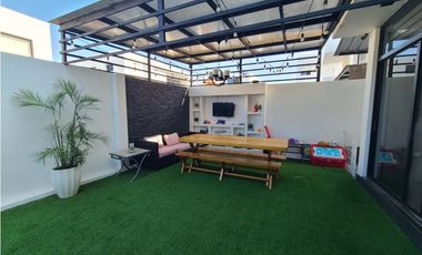 Casa en venta Urbanizacion Altos de Manta Beach.