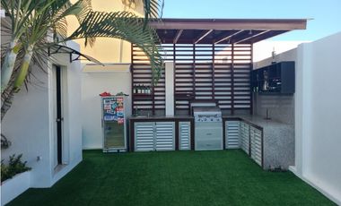 Casa en venta Urbanizacion Altos de Manta Beach.