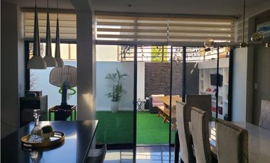 Casa en venta Urbanizacion Altos de Manta Beach.