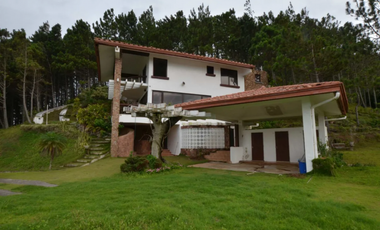 se vende casa en altos de maria