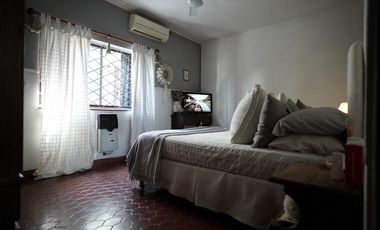 Venta Hermosa Casa en esquina de 3 dormitorios con quincho y pileta