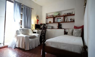 Venta Hermosa Casa en esquina de 3 dormitorios con quincho y pileta