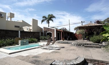 Venta Hermosa Casa en esquina de 3 dormitorios con quincho y pileta