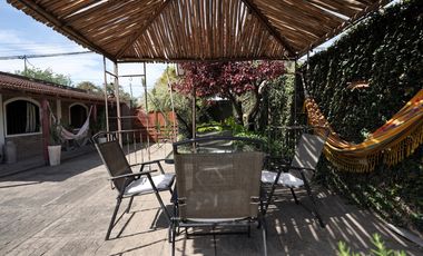 Venta Hermosa Casa en esquina de 3 dormitorios con quincho y pileta