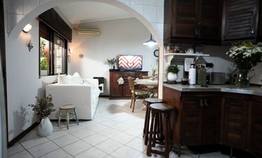 Venta Hermosa Casa en esquina de 3 dormitorios con quincho y pileta