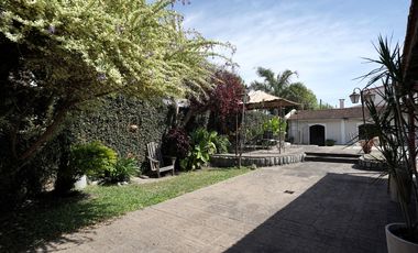 Venta Hermosa Casa en esquina de 3 dormitorios con quincho y pileta