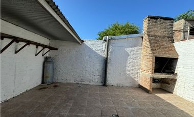 Venta casa dos dormitorios con cochera zona Almafuerte, Bazan y Bustos
