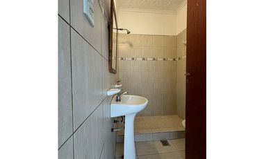 Venta casa dos dormitorios con cochera zona Almafuerte, Bazan y Bustos
