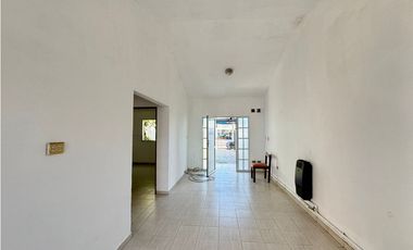 Venta casa dos dormitorios con cochera zona Almafuerte, Bazan y Bustos