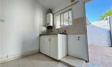 Venta casa dos dormitorios con cochera zona Almafuerte, Bazan y Bustos