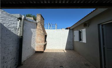 Venta casa dos dormitorios con cochera zona Almafuerte, Bazan y Bustos
