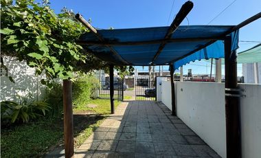 Venta casa dos dormitorios con cochera zona Almafuerte, Bazan y Bustos