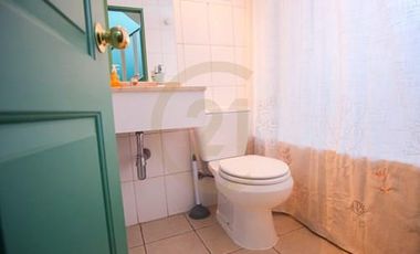 Venta hermosa casa en condominio en Las Condes.