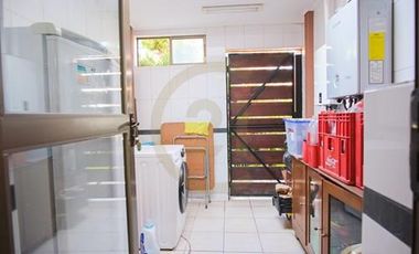 Venta hermosa casa en condominio en Las Condes.
