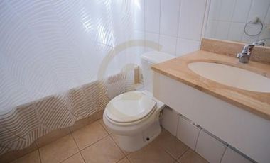 Venta hermosa casa en condominio en Las Condes.