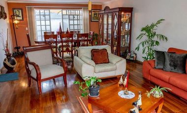 VENTA DE CASA - 4 DORMITORIOS - SECTOR PUERTAS DEL SOL