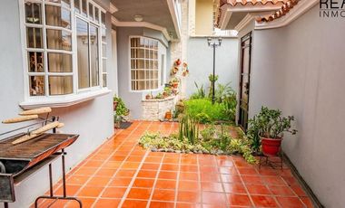 VENTA DE CASA - 4 DORMITORIOS - SECTOR PUERTAS DEL SOL