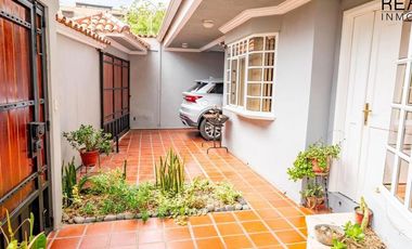 VENTA DE CASA - 4 DORMITORIOS - SECTOR PUERTAS DEL SOL